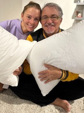 Дмитрий и Полина Дибровы с подушками Cristina Mille